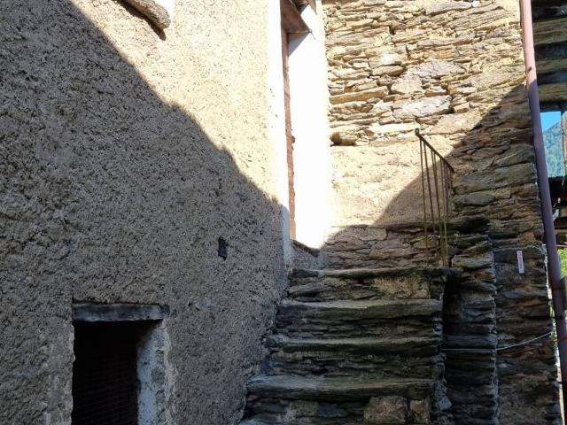 Casa Semindipendente in vendita a Valvarrone
