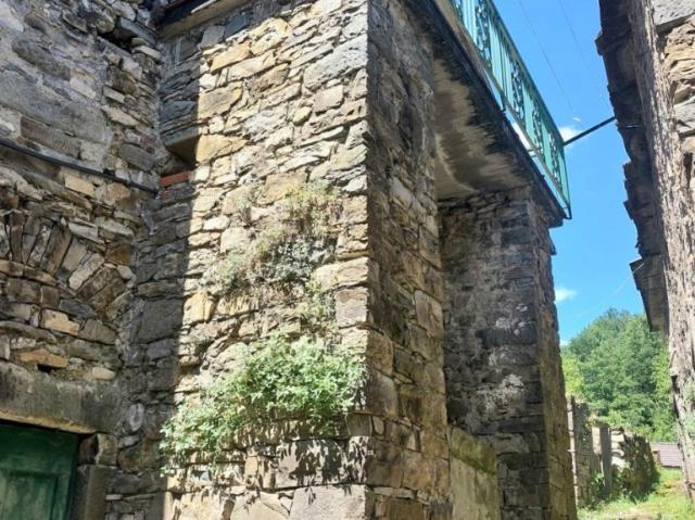 Casa semindipendente in vendita a Zeri via Valle 10