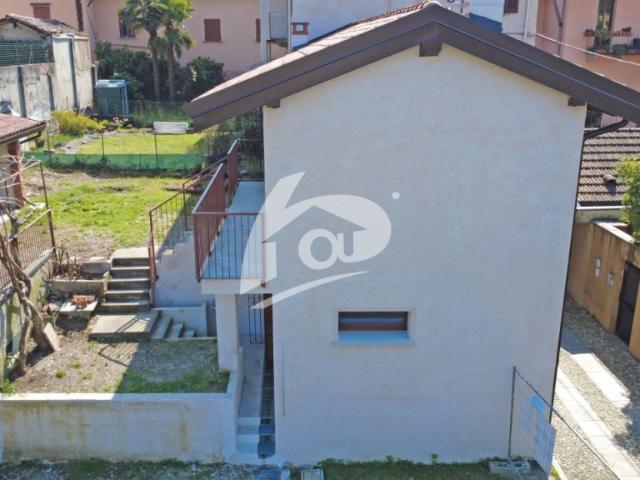 Casa semindipendente in affitto a Mombello, Laveno Mombello