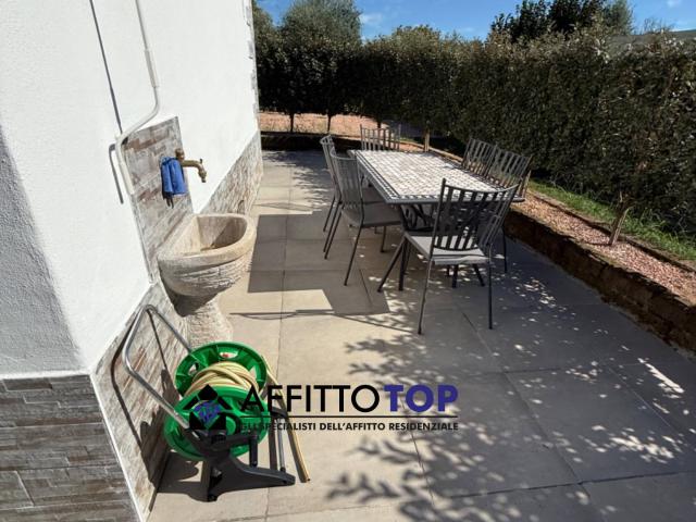 casa semindipendente in Affitto a Montignoso