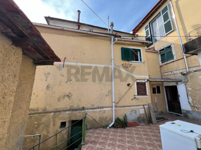 Casa Semindipendente in Affitto Genova 37571010 109 | RE/MAX Italia