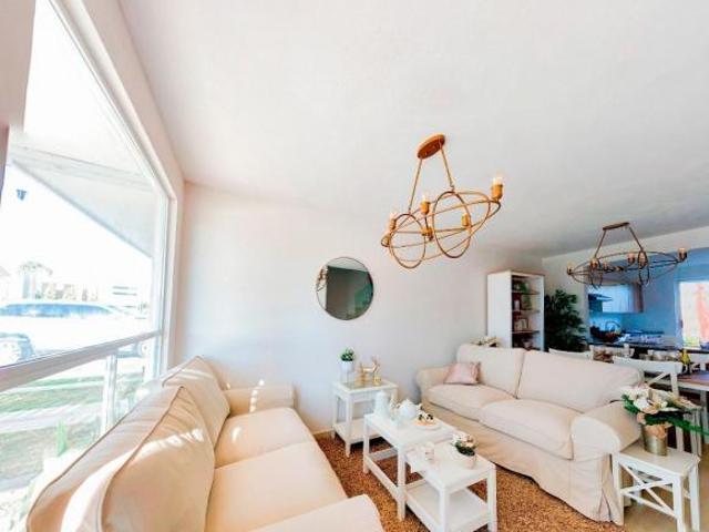 CASA SEMINUEVA EN VENTA CASTELLO RESIDENCIAL con alberca 129m2