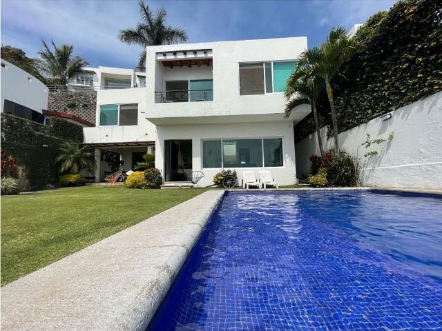 Casa Seminueva Moderna en RENTA Amueblada al Norte de Cvc