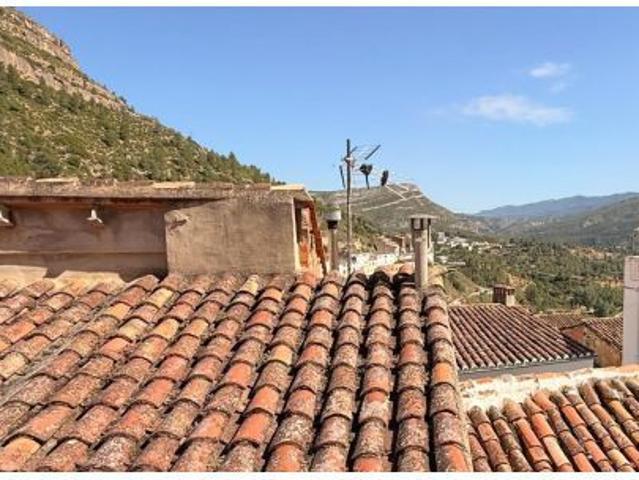 Casa Semirreformada en Chulilla Oportunidad Única por 85,000€