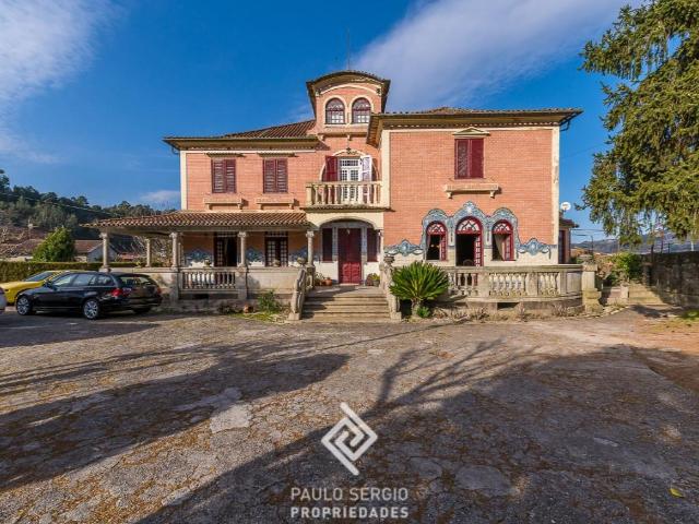 Casa Senhorial construída no final dos anos 30, localizada e. 605m² Vila caiz
