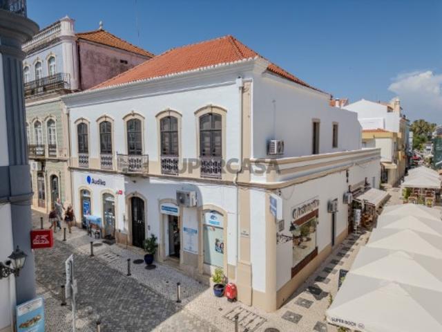 Casa Senhorial Exclusiva no Centro Histórico de Silves Charme, Tradição e Alta Rentabilidade Uma oportunidade única de investimento na antiga capital do Algarve