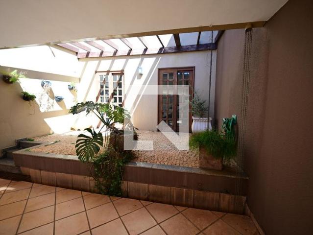 Casa, Setor Nova Suiça, 4 Quartos, 240 m2 Goiânia