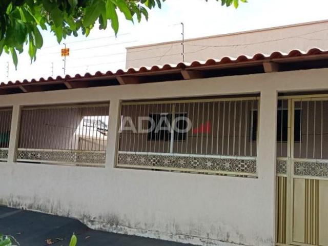CASA SETOR CAPUAVA GOIANIA Casa de Rua com 4 Quarto s à Venda por R$ 650000.00 no setor Capuava IN2