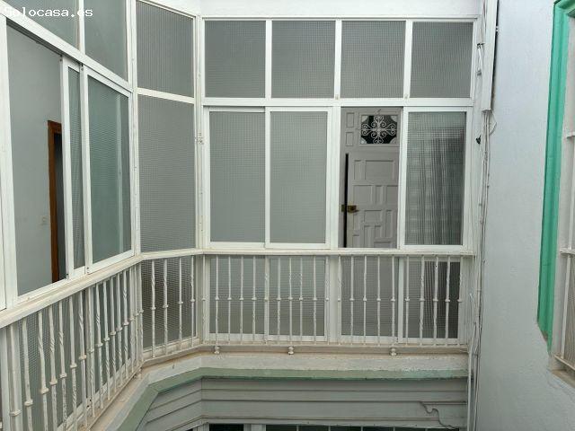 CASA SEÑORIAL DE 1888 EN PLENO CENTRO DE CÁDIZ
