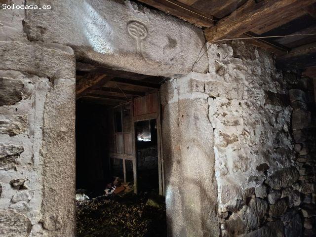 Casa señorial, de piedra, con finca aneja de 3.500 m2, en suelo urbano