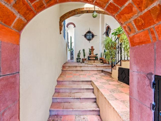 Casa Sierra Madre Wonderful views!