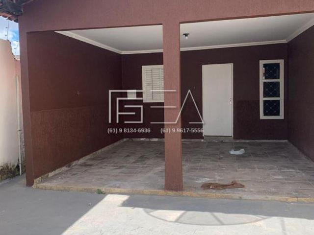 Casa Simples e Aconchegante: 3 Quartos, 1 Suíte, Bem Localizada!