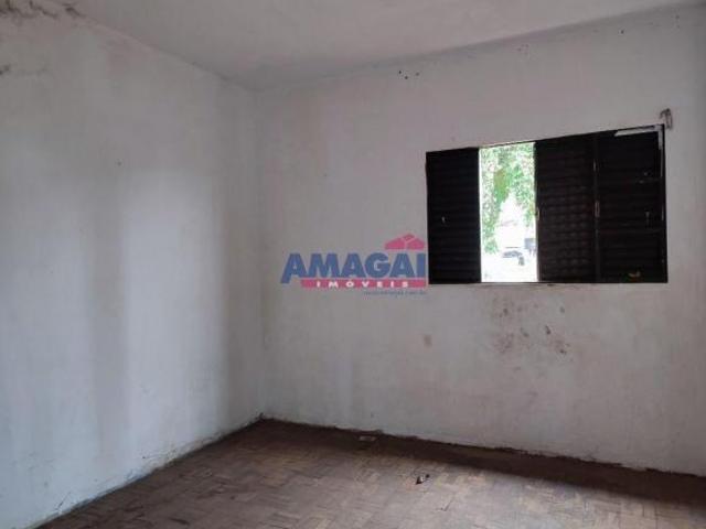 casa simples em avenida comercial