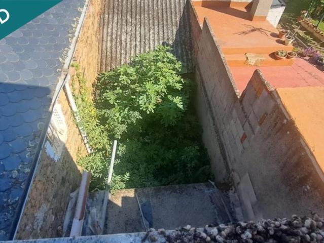 Casa sin terminar en valtuille de arriba con garaje y patio