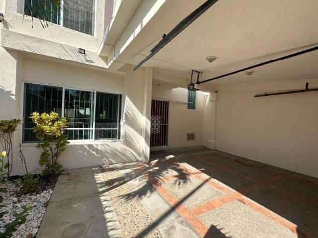 Casa sin muebles de 3 recámaras en venta y/o renta en Sábalo Country Club