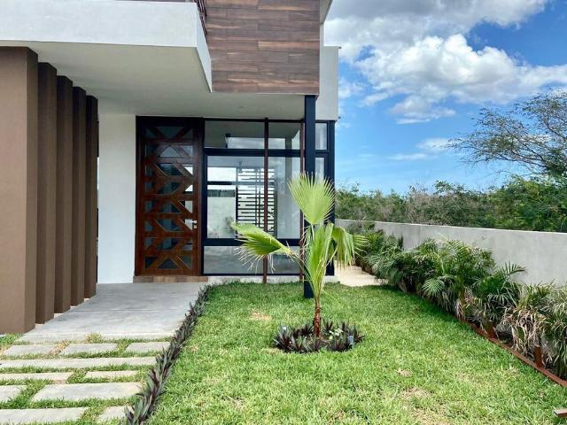 Casa sin muebles de 4 habitaciones en Paseo Country M?rida, en renta