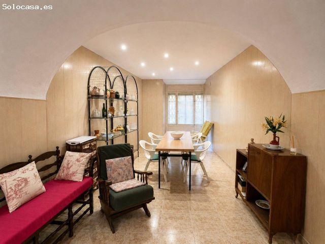 Casa singular con historia en la Plaza Mayor de Sant Miquel de Fluvià