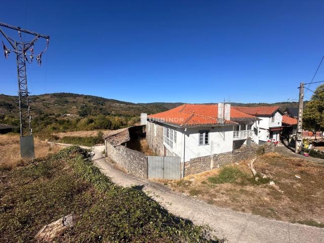 CASA singular de labranza, amplia. En plena Ribeira Sacra – Castro Caldelas