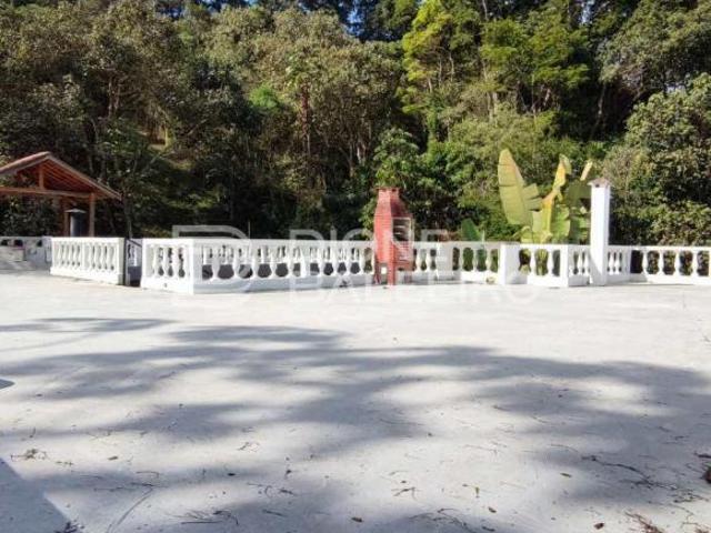 Casa singular em Santo Antônio do Pinhal — qualidade e espaço