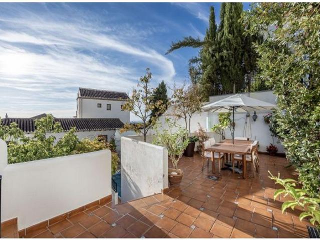 CASA SINGULAR EN ALBAICÍN JUNTO A PUERTA DE ELVIRA