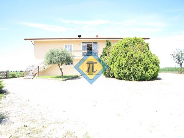 Casa singola + capannone in vendita a Sesto al Reghena