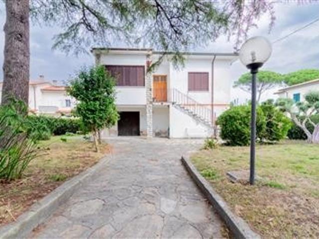 Casa singola da ristrutturare di 295 mq. a Titignano