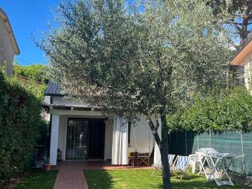 Casa singola in affitto Vittoria Apuana, Forte dei Marmi