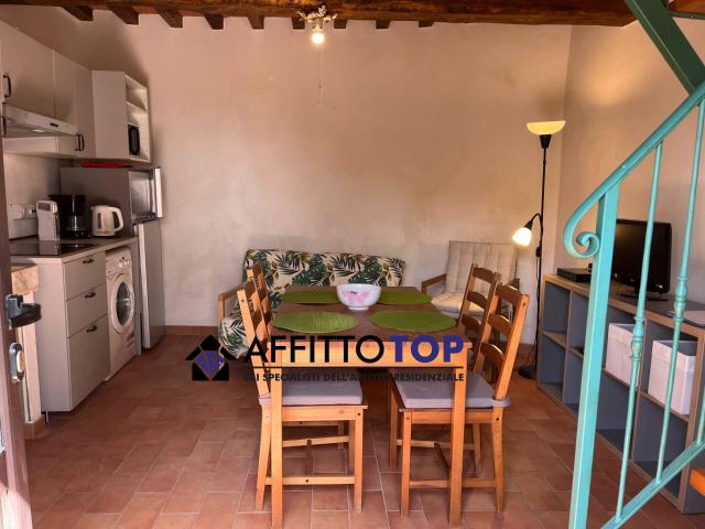 Casa singola in Affitto a Massa