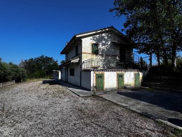 Casa singola in affitto a Montottone