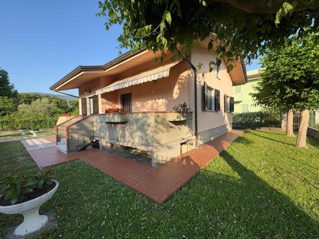 Casa singola in affitto Poveromo, Massa