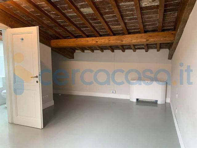 Casa singola in ottime condizioni in affitto a Firenze