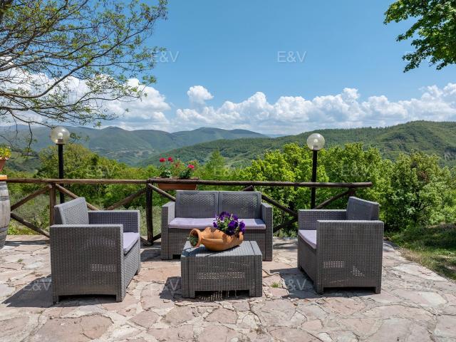 Casa singola in pietra con terreno 110m² Spello