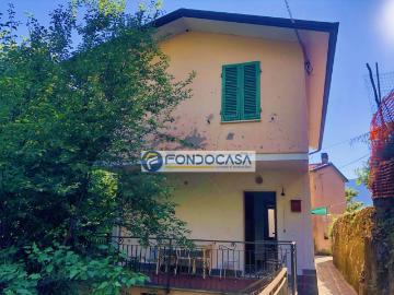 Casa singola in vendita a Massa