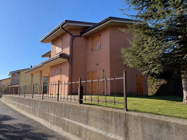 Casa singola in vendita a Montefalcone Appennino