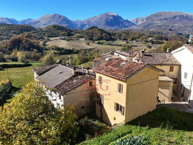 Casa singola in vendita a Amandola, Campagna