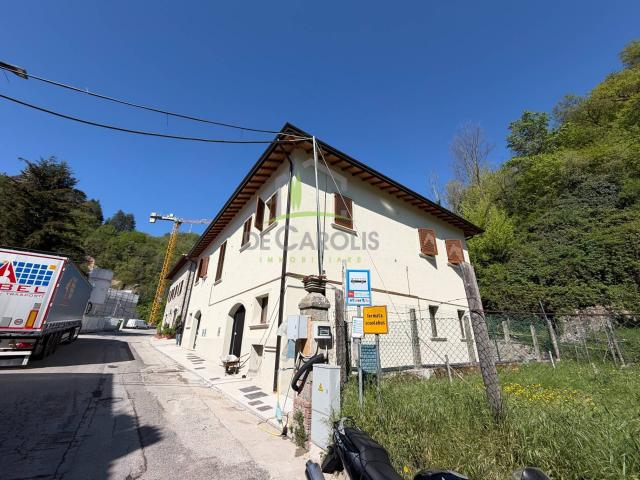 Casa singola in vendita a Arquata del Tronto