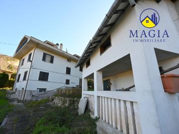 Casa singola in vendita a Ascoli Piceno, Castel Trosino