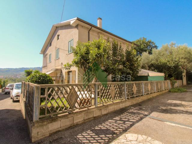 Casa singola in vendita a Bellante