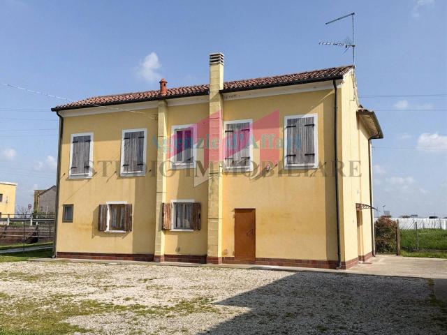 Casa singola in vendita a Castelnovo Bariano