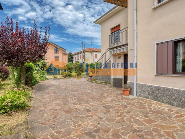 Casa singola in vendita a Carnago, Palazzetto