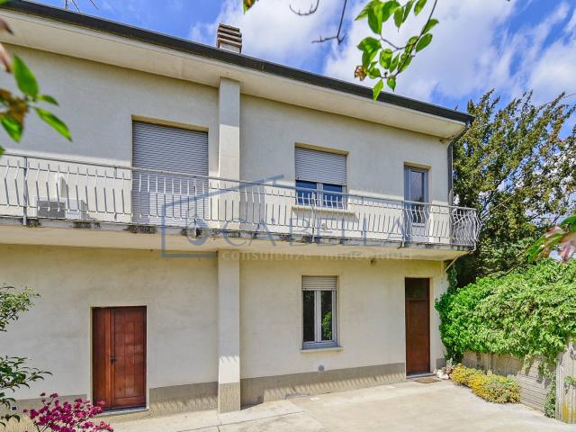 Casa singola in vendita a Lazzate