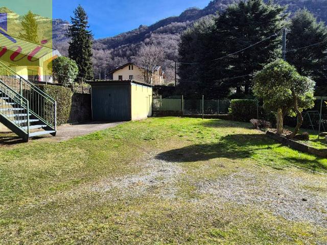 CASA SINGOLA in vendita a Lecco, Laorca