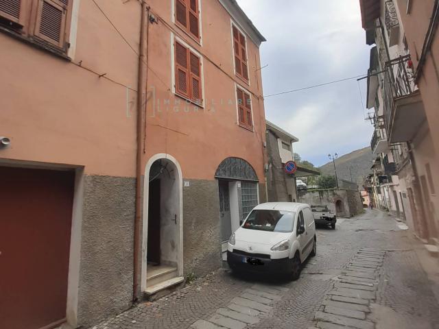 Casa singola in vendita a Pieve di Teco