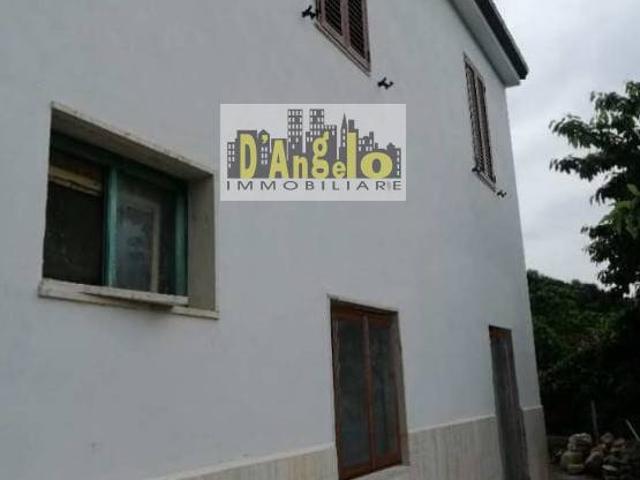 Casa singola in vendita a Roccafluvione