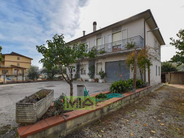 Casa singola in vendita a Santa Vittoria in Matenano