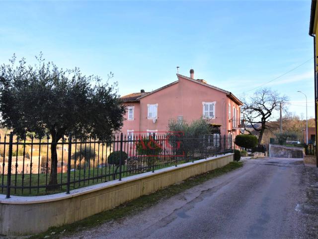 Casa singola in vendita a Sarnano, Campagna