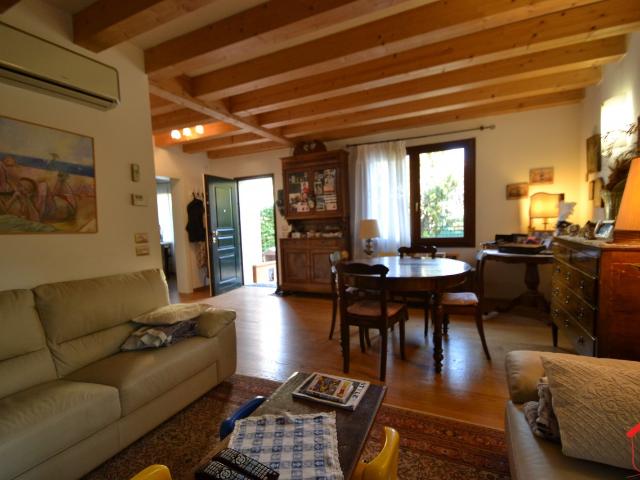 CASA SINGOLA RIFATTA A NUOVO NEL 2009