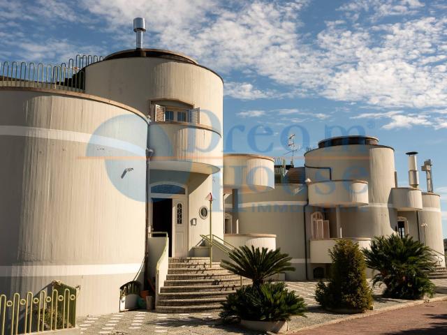 Casa singola/ Villa in vendita a Campli