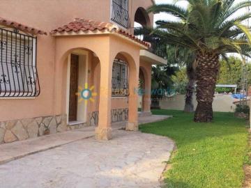 Casa situada en la zona de Les Deveses, a 12 km de Denia