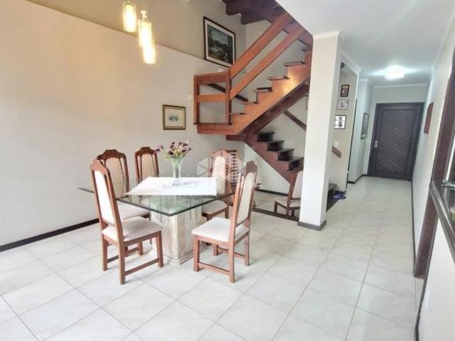 Casa/ Sobrado 3 dormitórios, com closet, sendo 1 suíte, sala, lareira no Bairro Nossa Senhora das Gr